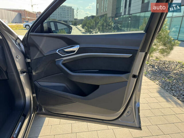 Серый Ауди E-Tron, объемом двигателя 0 л и пробегом 17 тыс. км за 38200 $, фото 23 на Automoto.ua