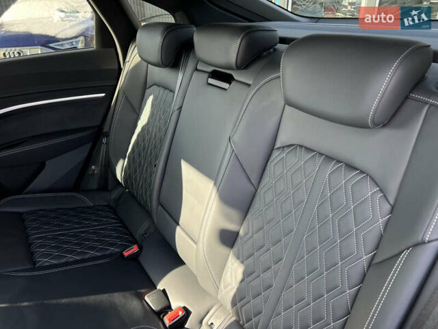 Серый Ауди E-Tron, объемом двигателя 0 л и пробегом 43 тыс. км за 47488 $, фото 34 на Automoto.ua