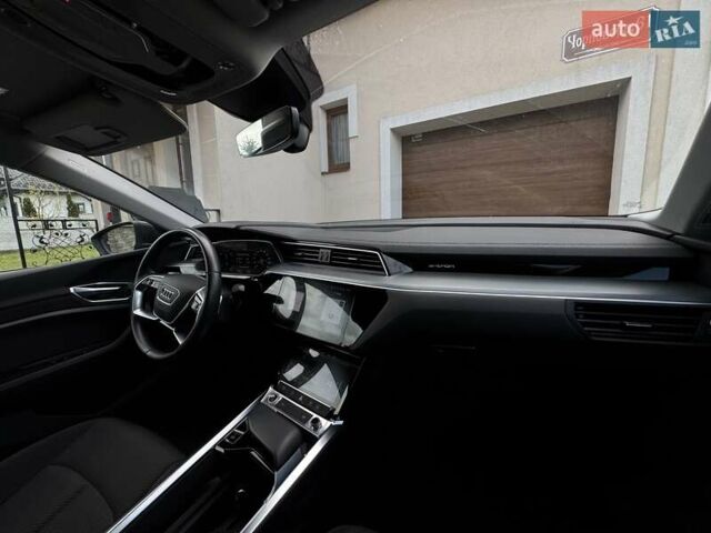 Серый Ауди E-Tron, объемом двигателя 0 л и пробегом 22 тыс. км за 39900 $, фото 10 на Automoto.ua
