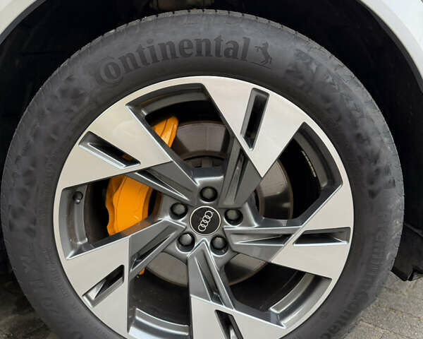Серый Ауди E-Tron, объемом двигателя 0 л и пробегом 59 тыс. км за 38749 $, фото 59 на Automoto.ua