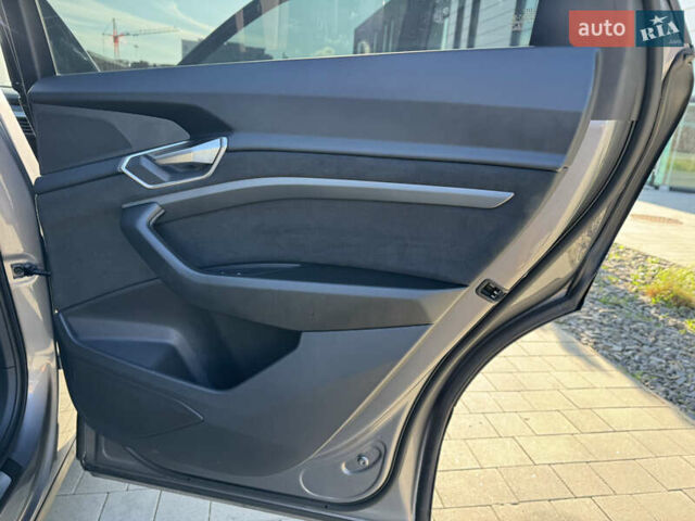 Серый Ауди E-Tron, объемом двигателя 0 л и пробегом 17 тыс. км за 38200 $, фото 28 на Automoto.ua