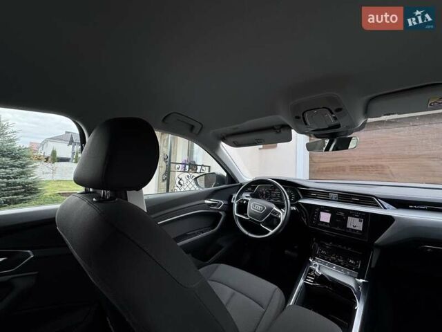 Серый Ауди E-Tron, объемом двигателя 0 л и пробегом 22 тыс. км за 39900 $, фото 16 на Automoto.ua