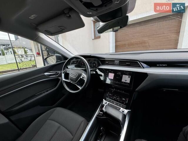 Серый Ауди E-Tron, объемом двигателя 0 л и пробегом 22 тыс. км за 39900 $, фото 8 на Automoto.ua