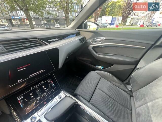 Серый Ауди E-Tron, объемом двигателя 0 л и пробегом 35 тыс. км за 45000 $, фото 16 на Automoto.ua