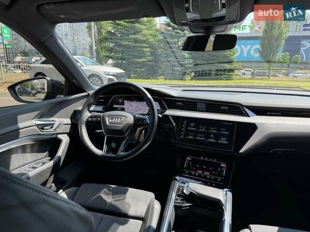Сірий Ауді E-Tron, об'ємом двигуна 0 л та пробігом 44 тис. км за 60500 $, фото 69 на Automoto.ua