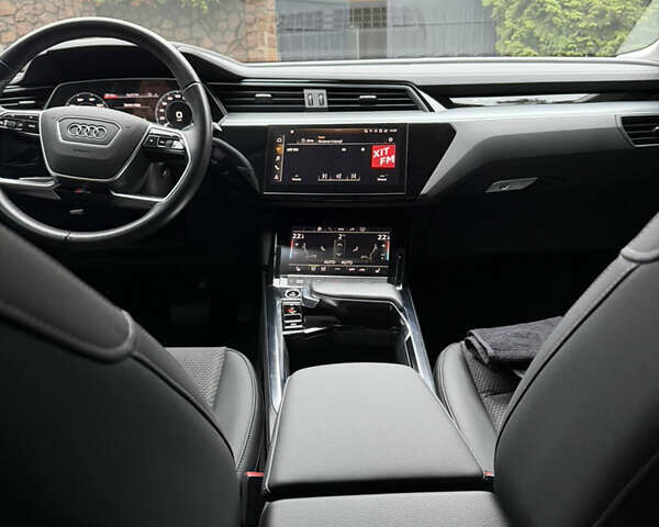 Серый Ауди E-Tron, объемом двигателя 0 л и пробегом 41 тыс. км за 39500 $, фото 16 на Automoto.ua