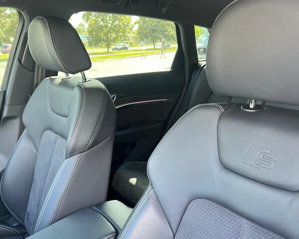 Серый Ауди E-Tron, объемом двигателя 0 л и пробегом 8 тыс. км за 68000 $, фото 1 на Automoto.ua