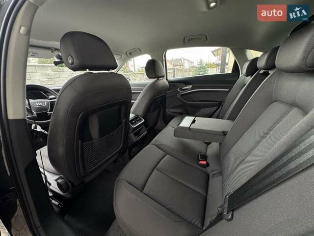 Серый Ауди E-Tron, объемом двигателя 0 л и пробегом 22 тыс. км за 39900 $, фото 25 на Automoto.ua