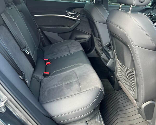 Серый Ауди E-Tron, объемом двигателя 0 л и пробегом 8 тыс. км за 68000 $, фото 44 на Automoto.ua