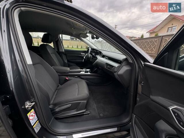 Серый Ауди E-Tron, объемом двигателя 0 л и пробегом 22 тыс. км за 39900 $, фото 22 на Automoto.ua