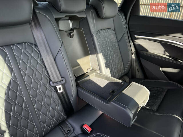 Серый Ауди E-Tron, объемом двигателя 0 л и пробегом 43 тыс. км за 47488 $, фото 42 на Automoto.ua