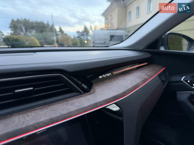 Серый Ауди E-Tron, объемом двигателя 0 л и пробегом 59 тыс. км за 38749 $, фото 33 на Automoto.ua