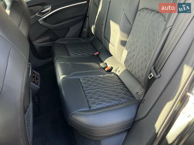 Серый Ауди E-Tron, объемом двигателя 0 л и пробегом 43 тыс. км за 47488 $, фото 33 на Automoto.ua