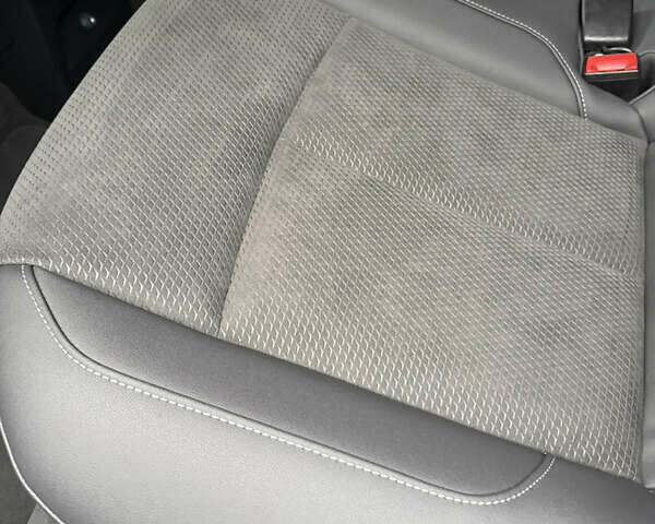 Серый Ауди E-Tron, объемом двигателя 0 л и пробегом 41 тыс. км за 39500 $, фото 19 на Automoto.ua