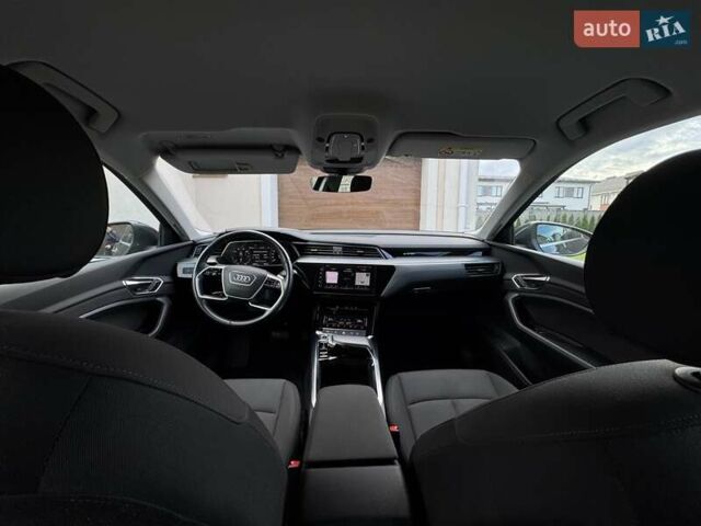 Серый Ауди E-Tron, объемом двигателя 0 л и пробегом 22 тыс. км за 39900 $, фото 11 на Automoto.ua