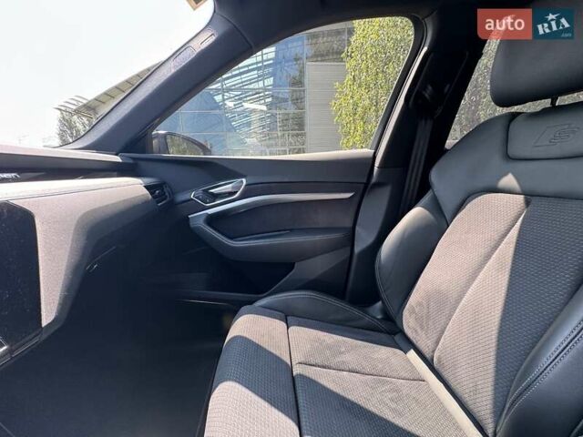 Сірий Ауді E-Tron, об'ємом двигуна 0 л та пробігом 44 тис. км за 60500 $, фото 59 на Automoto.ua
