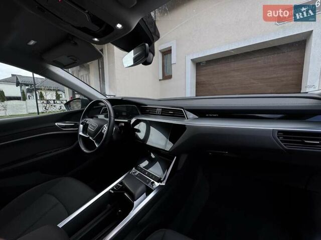 Серый Ауди E-Tron, объемом двигателя 0 л и пробегом 22 тыс. км за 39900 $, фото 18 на Automoto.ua
