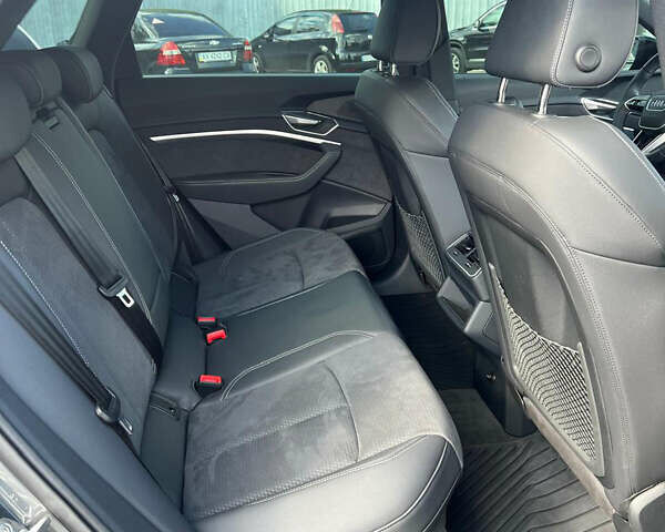 Серый Ауди E-Tron, объемом двигателя 0 л и пробегом 8 тыс. км за 68000 $, фото 45 на Automoto.ua