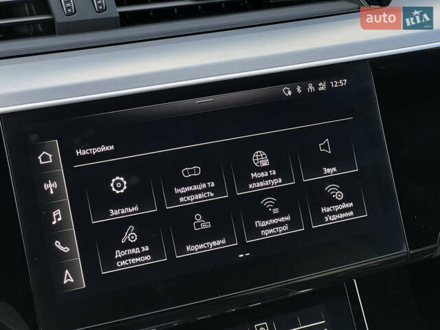 Серый Ауди E-Tron, объемом двигателя 0 л и пробегом 43 тыс. км за 47488 $, фото 86 на Automoto.ua
