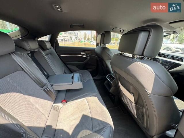 Сірий Ауді E-Tron, об'ємом двигуна 0 л та пробігом 44 тис. км за 60500 $, фото 68 на Automoto.ua