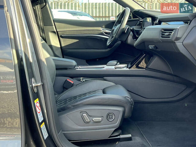 Серый Ауди E-Tron, объемом двигателя 0 л и пробегом 43 тыс. км за 47488 $, фото 45 на Automoto.ua