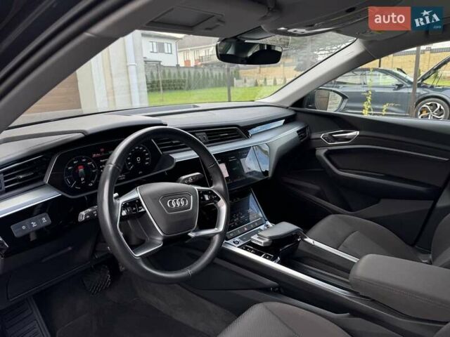 Серый Ауди E-Tron, объемом двигателя 0 л и пробегом 22 тыс. км за 39900 $, фото 12 на Automoto.ua