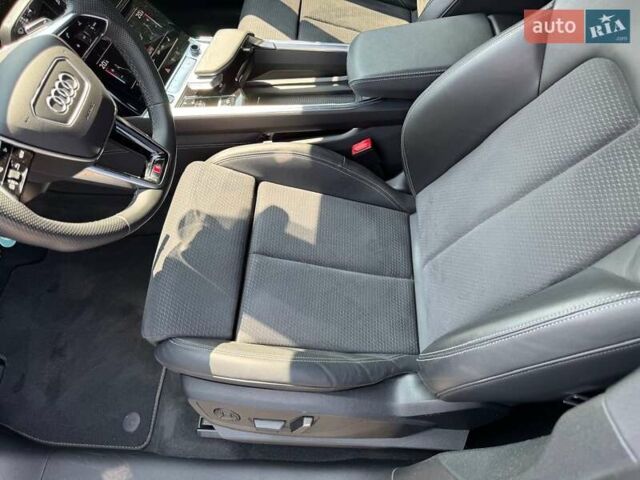 Сірий Ауді E-Tron, об'ємом двигуна 0 л та пробігом 44 тис. км за 60500 $, фото 27 на Automoto.ua