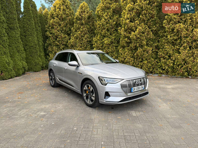Серый Ауди E-Tron, объемом двигателя 0 л и пробегом 59 тыс. км за 38749 $, фото 1 на Automoto.ua