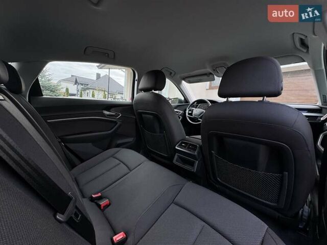 Серый Ауди E-Tron, объемом двигателя 0 л и пробегом 22 тыс. км за 39900 $, фото 17 на Automoto.ua