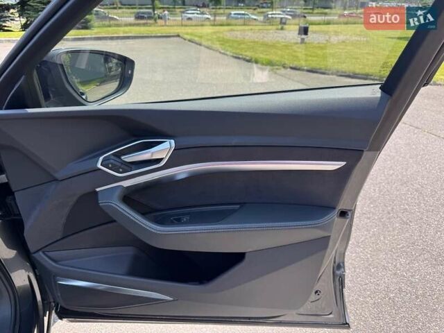Сірий Ауді E-Tron, об'ємом двигуна 0 л та пробігом 44 тис. км за 60500 $, фото 71 на Automoto.ua
