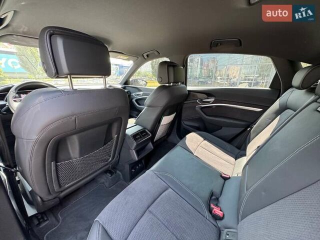 Сірий Ауді E-Tron, об'ємом двигуна 0 л та пробігом 44 тис. км за 60500 $, фото 64 на Automoto.ua