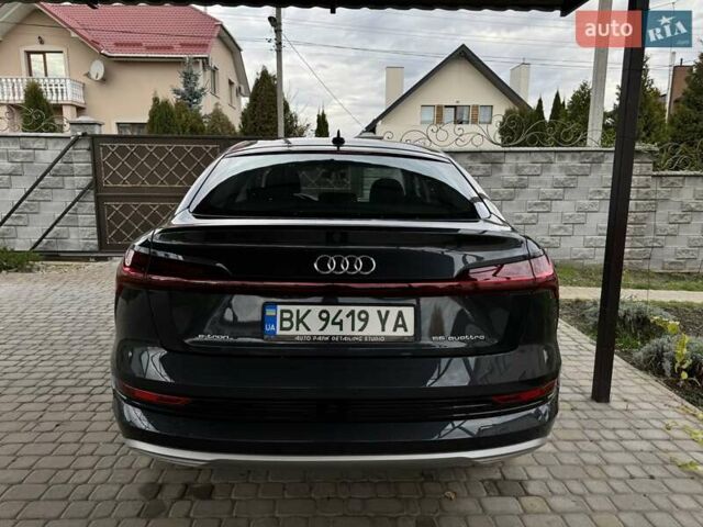 Серый Ауди E-Tron, объемом двигателя 0 л и пробегом 22 тыс. км за 39900 $, фото 5 на Automoto.ua
