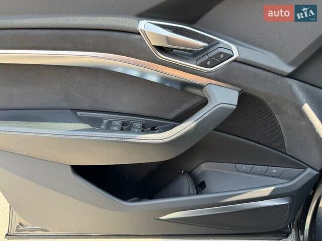 Сірий Ауді E-Tron, об'ємом двигуна 0 л та пробігом 44 тис. км за 60500 $, фото 22 на Automoto.ua