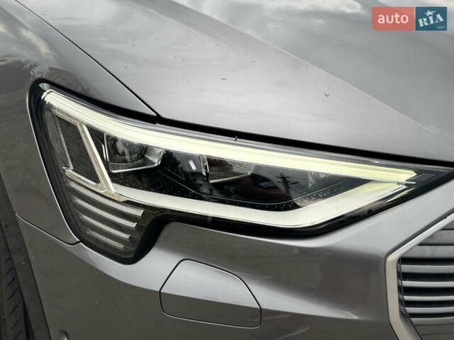 Серый Ауди E-Tron, объемом двигателя 0 л и пробегом 17 тыс. км за 38200 $, фото 11 на Automoto.ua