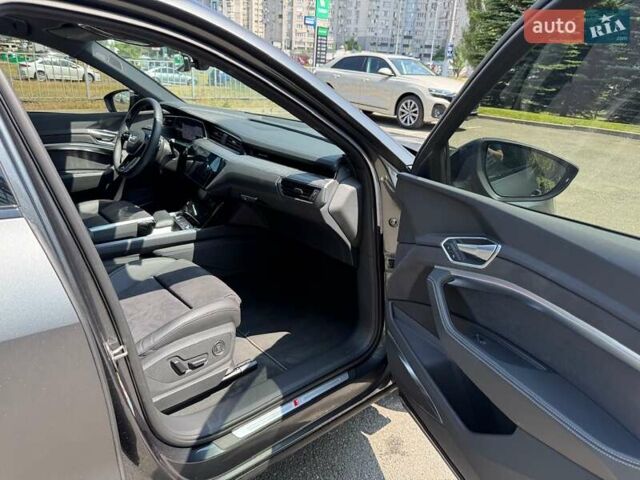 Сірий Ауді E-Tron, об'ємом двигуна 0 л та пробігом 44 тис. км за 60500 $, фото 70 на Automoto.ua