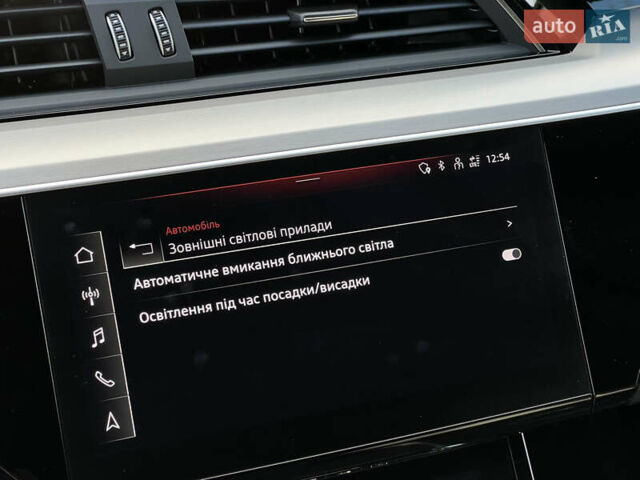 Серый Ауди E-Tron, объемом двигателя 0 л и пробегом 43 тыс. км за 47488 $, фото 78 на Automoto.ua