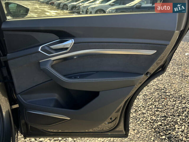 Серый Ауди E-Tron, объемом двигателя 0 л и пробегом 43 тыс. км за 47488 $, фото 43 на Automoto.ua