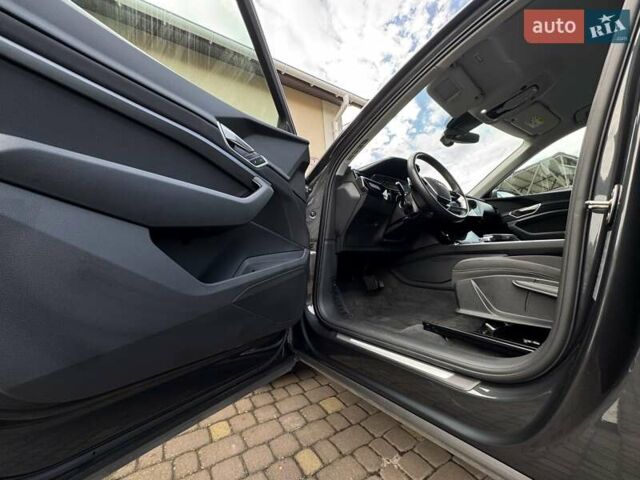 Серый Ауди E-Tron, объемом двигателя 0 л и пробегом 22 тыс. км за 39900 $, фото 14 на Automoto.ua