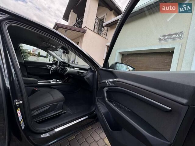 Серый Ауди E-Tron, объемом двигателя 0 л и пробегом 22 тыс. км за 39900 $, фото 19 на Automoto.ua