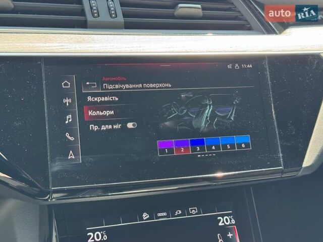 Сірий Ауді E-Tron, об'ємом двигуна 0 л та пробігом 44 тис. км за 60500 $, фото 49 на Automoto.ua