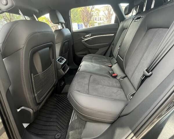 Серый Ауди E-Tron, объемом двигателя 0 л и пробегом 35 тыс. км за 45000 $, фото 12 на Automoto.ua