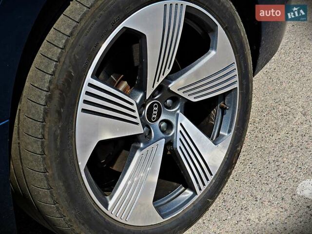 Синий Ауди E-Tron, объемом двигателя 0 л и пробегом 113 тыс. км за 31800 $, фото 4 на Automoto.ua