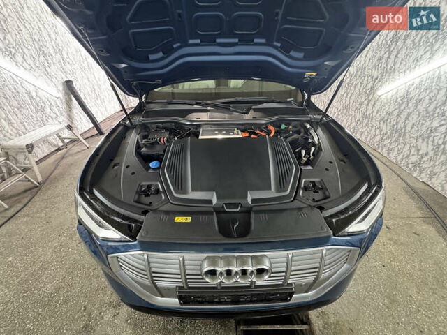 Синий Ауди E-Tron, объемом двигателя 0 л и пробегом 135 тыс. км за 26400 $, фото 8 на Automoto.ua