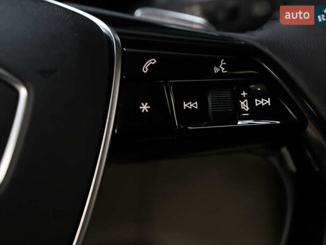 Синий Ауди E-Tron, объемом двигателя 0 л и пробегом 80 тыс. км за 28900 $, фото 83 на Automoto.ua