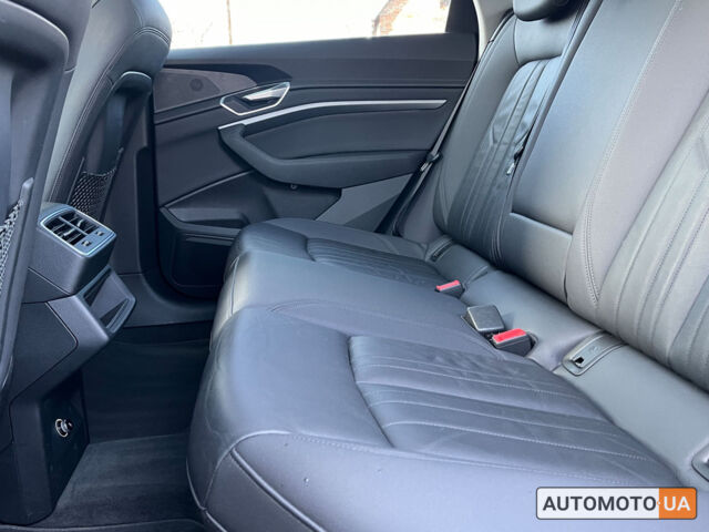 Синий Ауди E-Tron, объемом двигателя 71 л и пробегом 139 тыс. км за 27000 $, фото 12 на Automoto.ua