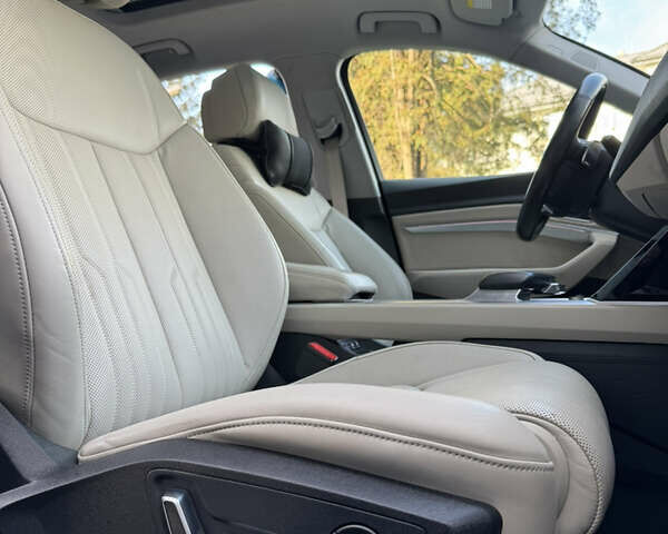 Синий Ауди E-Tron, объемом двигателя 0 л и пробегом 63 тыс. км за 31900 $, фото 34 на Automoto.ua