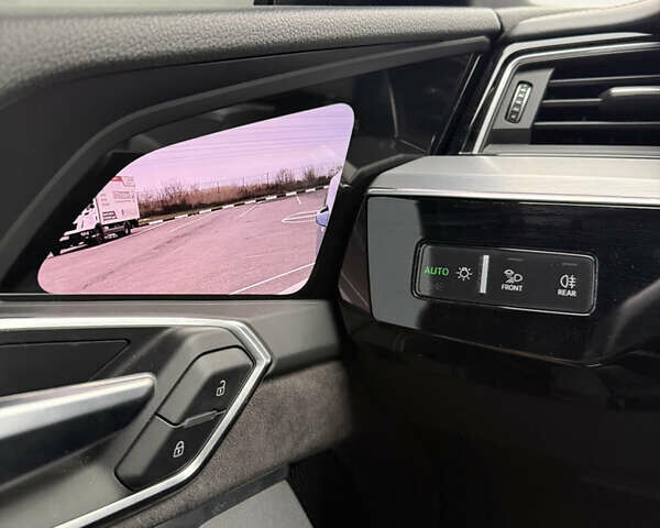 Синій Ауді E-Tron, об'ємом двигуна 0 л та пробігом 149 тис. км за 25500 $, фото 12 на Automoto.ua