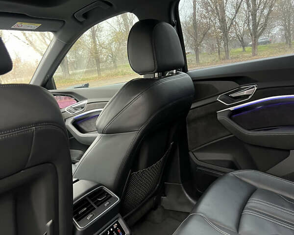 Синий Ауди E-Tron, объемом двигателя 0 л и пробегом 150 тыс. км за 28500 $, фото 9 на Automoto.ua