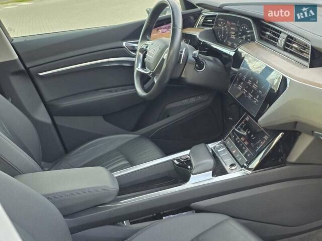 Ауди E-Tron 2019 в Тернополе на Automoto.ua Синий Ауди E-Tron, объемом двигателя 0 л и пробегом 119 тыс. км за 29499 $, фото 47 на Automoto.ua