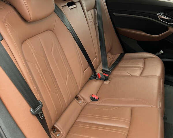 Синій Ауді E-Tron, об'ємом двигуна 0 л та пробігом 145 тис. км за 30000 $, фото 14 на Automoto.ua